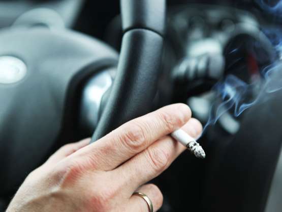 سیگار کشیدن در خودرو